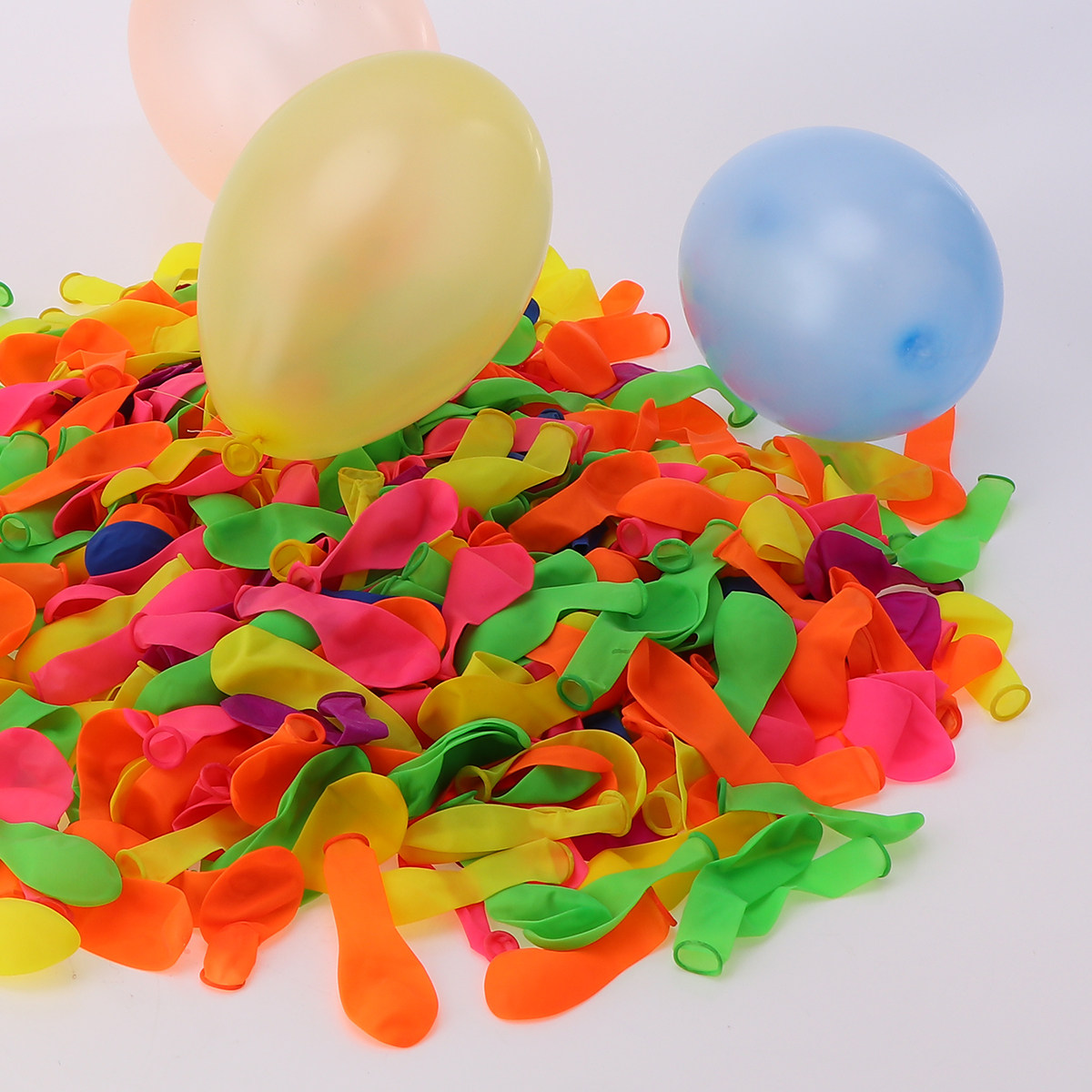 1000個入りウォーターバルーン 手動充填スプレーボトル ア - Water Balloon Set のレビューと価格
